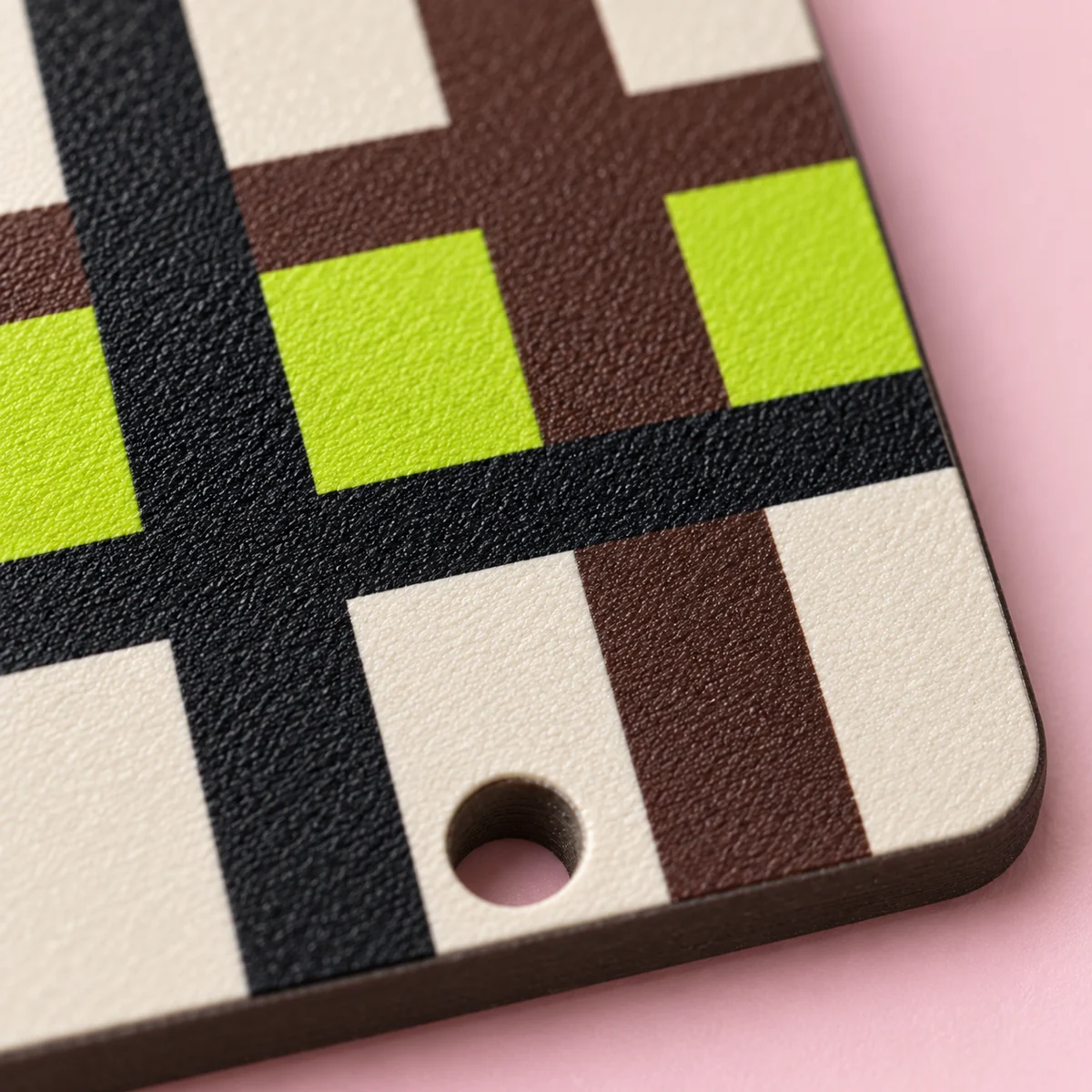 Orecchini Check tartan largo · Dettaglio · finitura vellutata