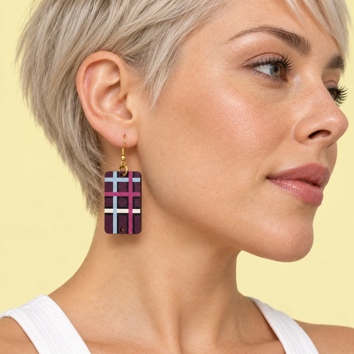 Orecchini Check tartan scuro · Indossato