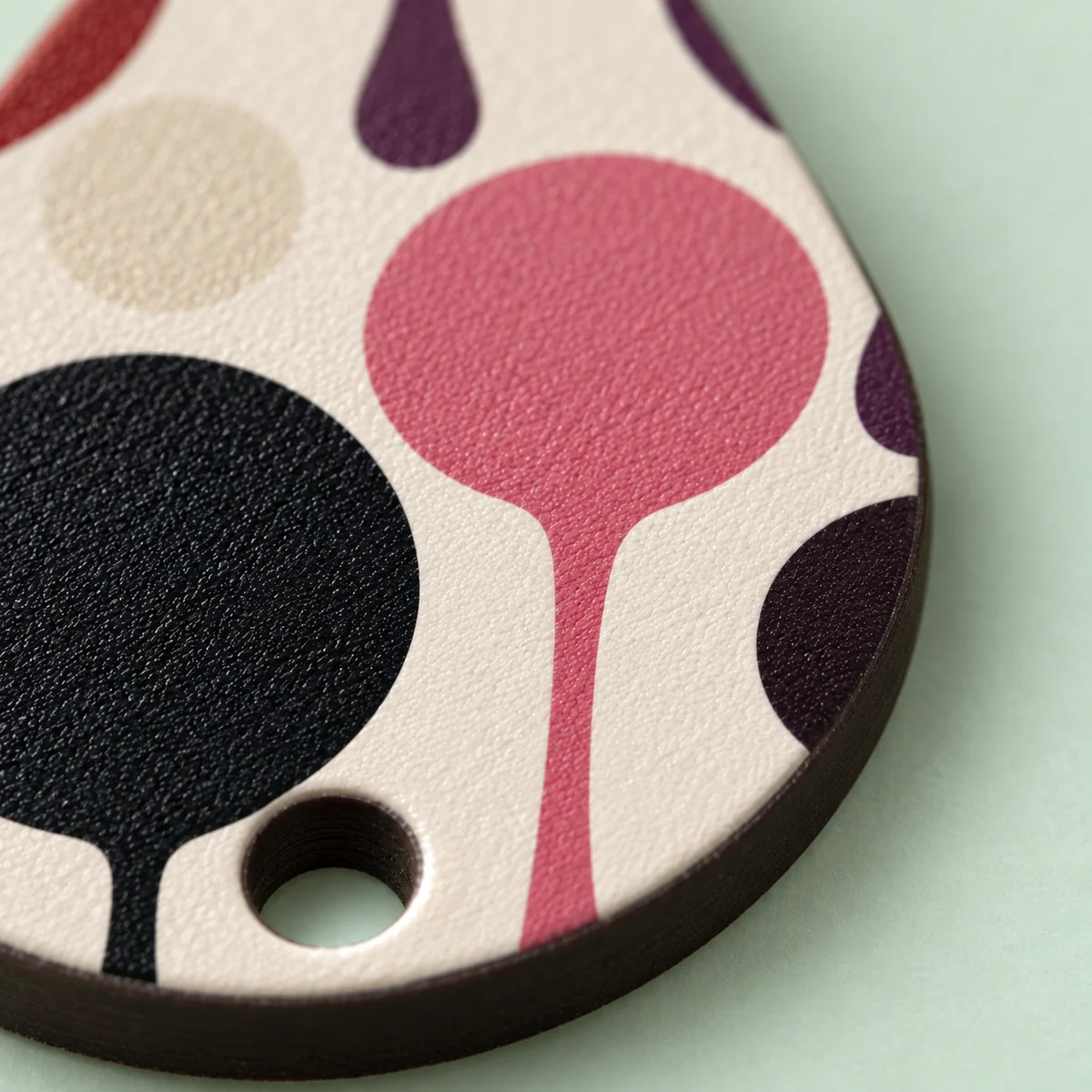 Orecchini Pois colanti · Dettaglio · finitura vellutata